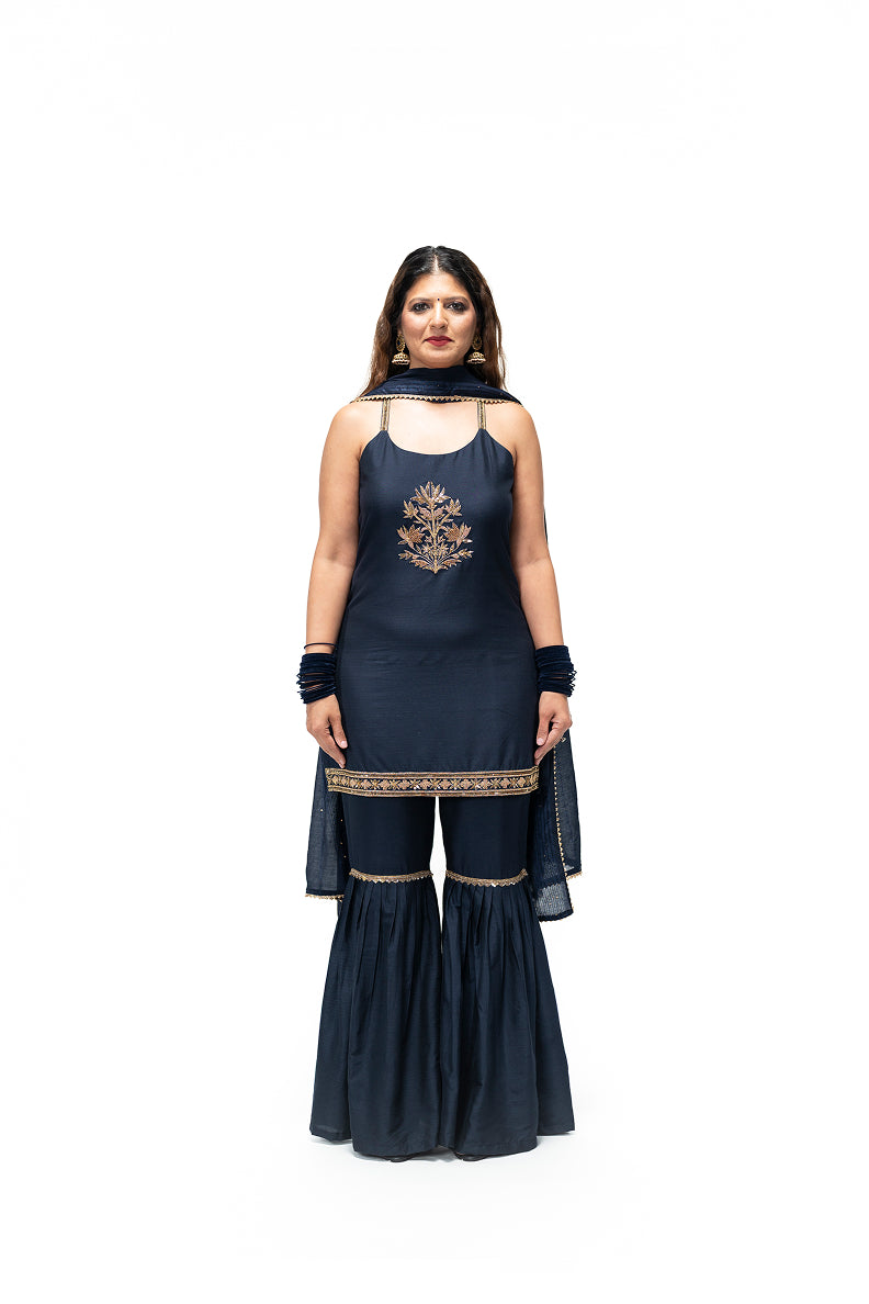 Short Kurta and Gharara Pants with Leaf Motif (Navy)