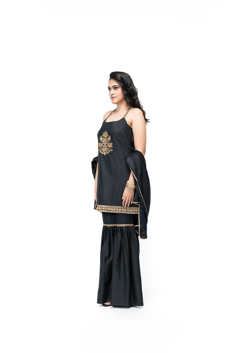 Short Kurta and Gharara Pants with Leaf Motif (Black)