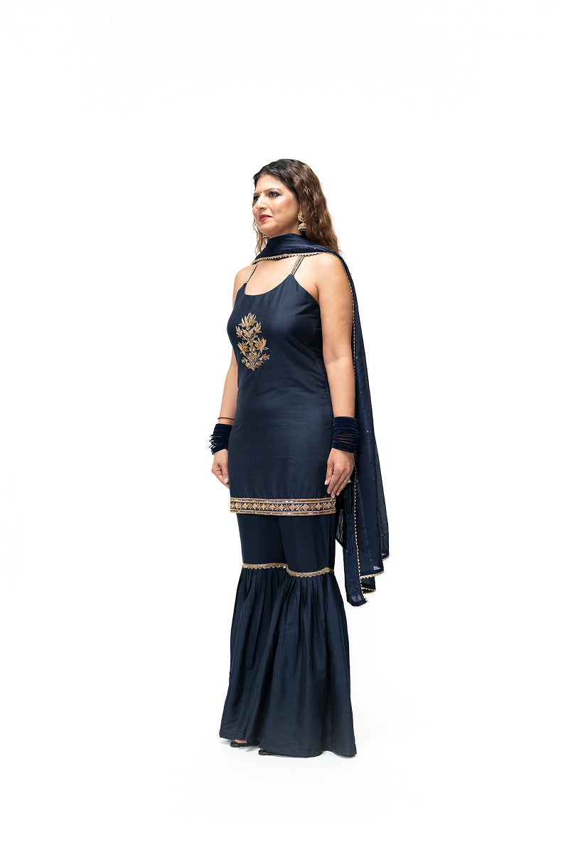 Short Kurta and Gharara Pants with Leaf Motif (Navy)