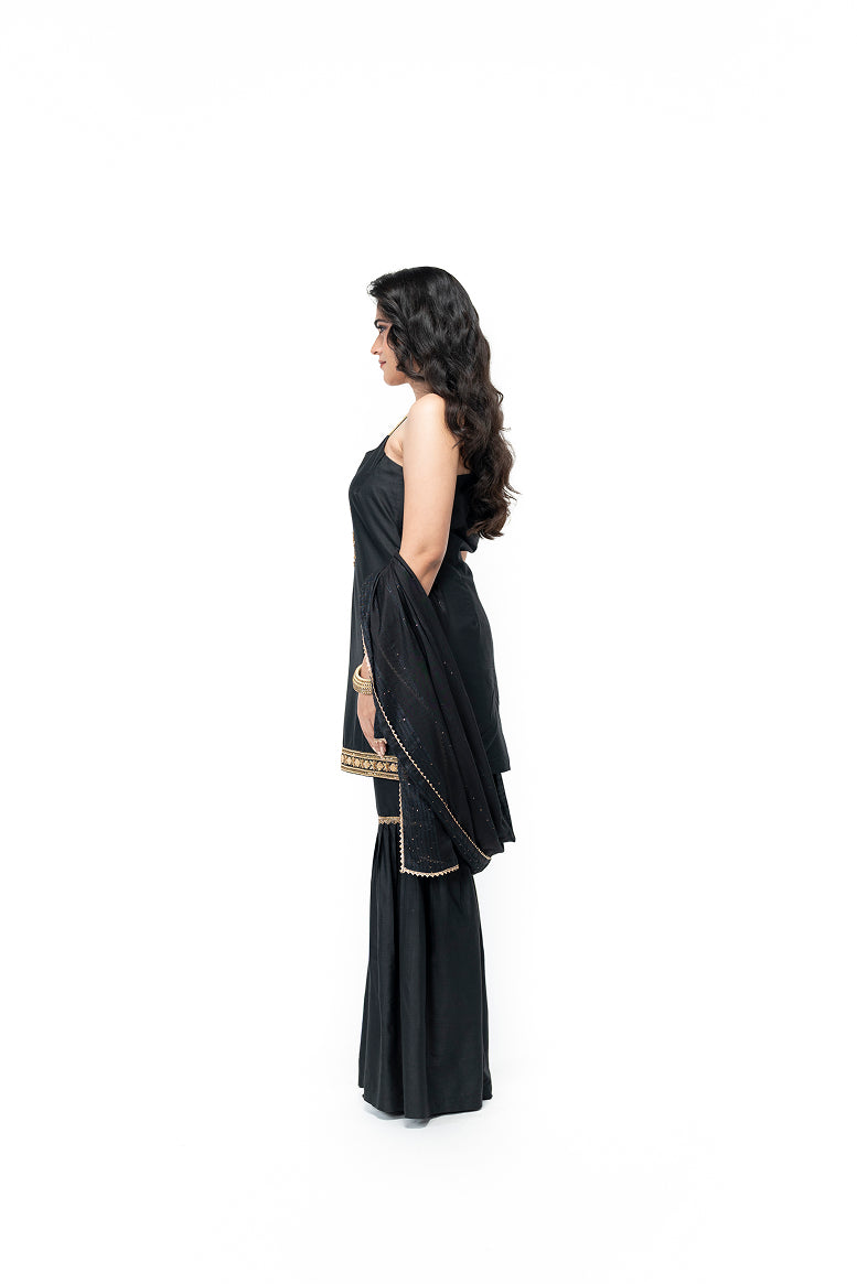 Short Kurta and Gharara Pants with Leaf Motif (Black)