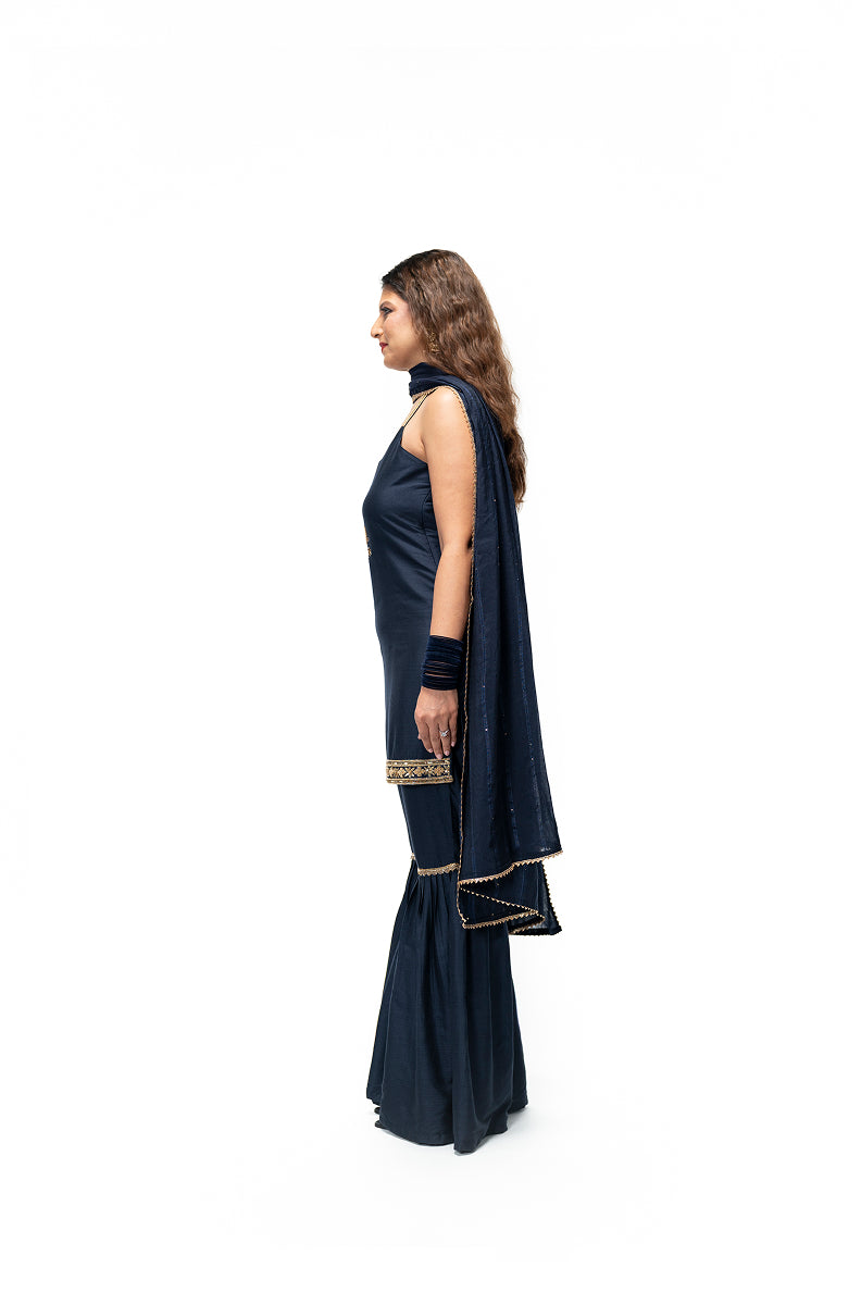 Short Kurta and Gharara Pants with Leaf Motif (Navy)