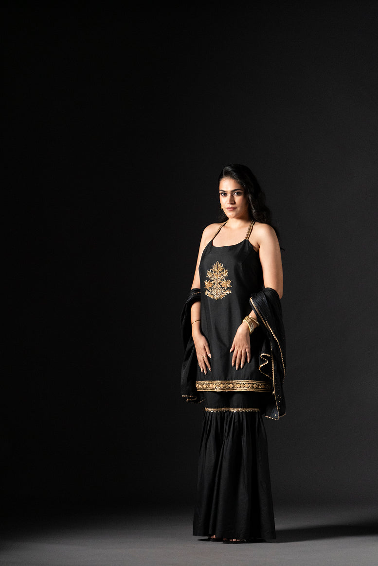 Short Kurta and Gharara Pants with Leaf Motif (Black)