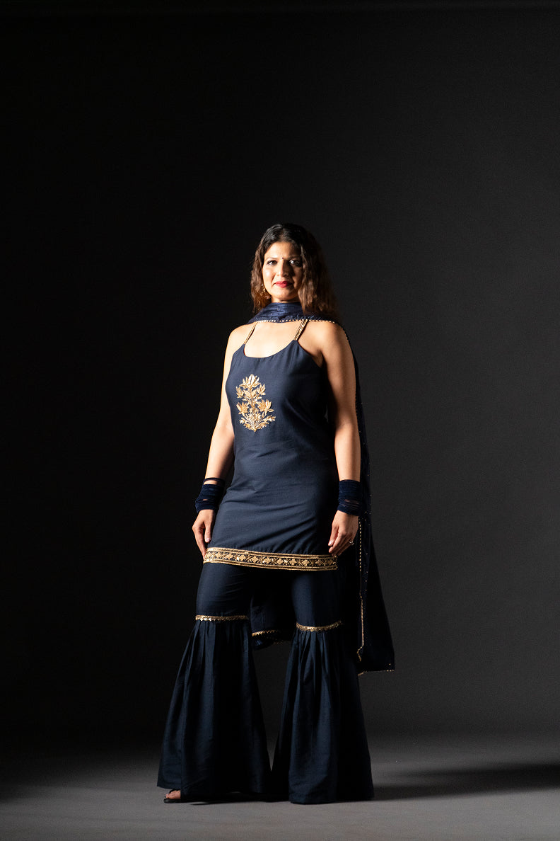 Short Kurta and Gharara Pants with Leaf Motif (Navy)