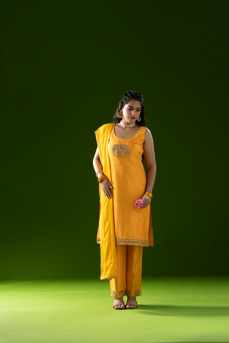 Sleeveless Kurti and Pants with Elephant Motif (Yellow)
