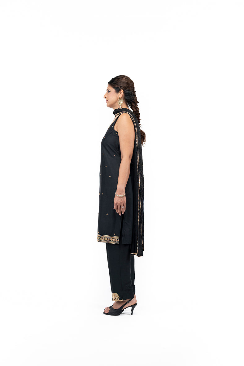 Sleeveless Kurti and Pants with Elephant Motif (Black)