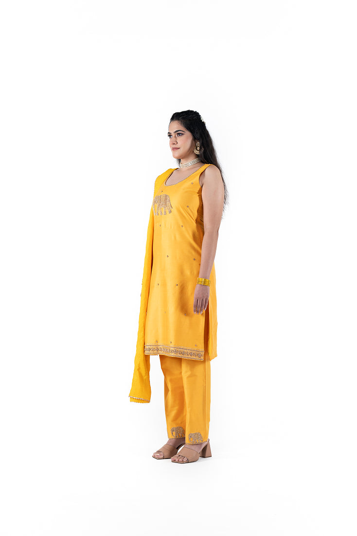 Sleeveless Kurti and Pants with Elephant Motif (Yellow)